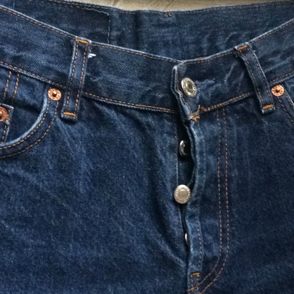 Levi 501 cut off shorts. - Picture 5 of 8